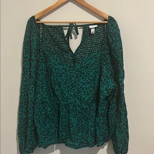 🍁Ava & Viv Green Tie Front Smocked Blouse